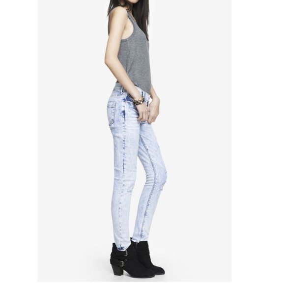 Express Mia Mid-Rise Acid Wash Distressed Jeans - Picture 5 of 8